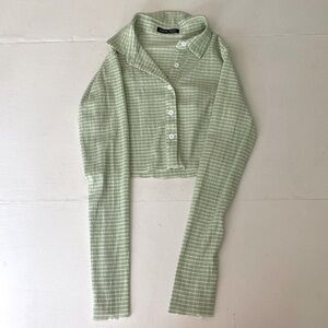 SHEIN size Medium green and white stripped button up crop top💚🤍